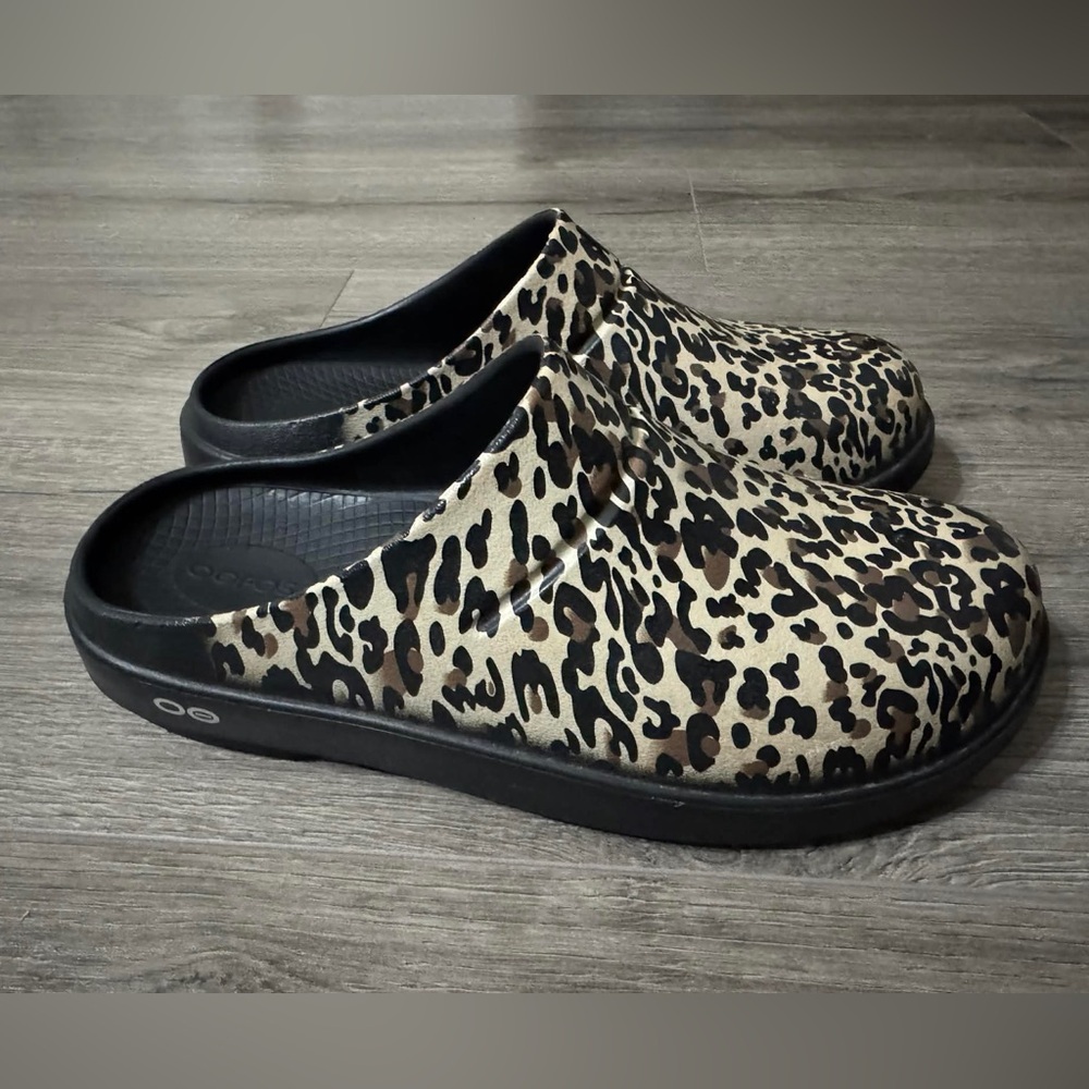 OOFOS Leopard Print Mules - Picture 2 of 8